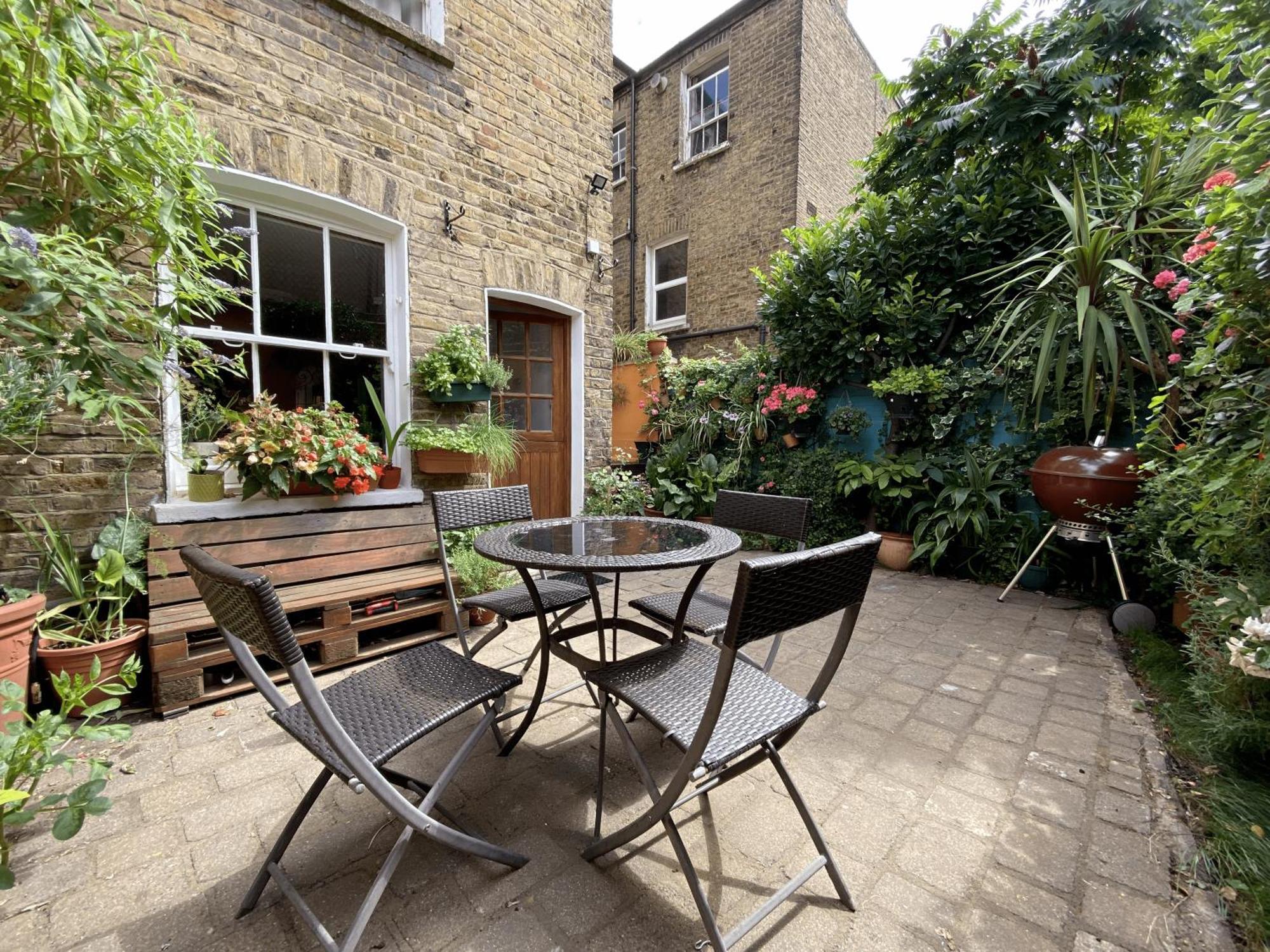 The Clapham Apartment With Private Patio London Exterior photo